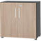 Une armoire à deux portes, grain de bois, poignées argentées et une petite serrure.