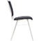 Vue latérale d'une chaise, assise et dossier gris foncé, pieds en métal argenté.