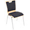 Chaise avec cadre en bois, assise et dossier rembourrés noirs et pieds chromés. Le dossier comporte une ouverture pour la poignée.