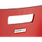 Gros plan sur une chaise rouge. Une découpe de poignée rectangulaire avec des coins arrondis et une enseigne "SCHÄFERSHOP".