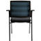 Chaise de bureau noire : dossier en maille, cadre noir, accoudoirs. Assise grise, quatre pieds.