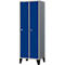 Grijze locker met twee blauwe deuren, zilveren deurframes en handgrepen, staat op zwarte poten.