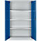Stahlschrank mit blauen Türen, geöffnet, zeigt drei weiße Regale.