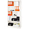 Witte, hoge archiefkast met ordners, bureau-artikelen en dozen.