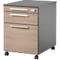 Rollcontainer mit drei Schubladen aus Holz. Oberseite und Seite grau, Schubladen helles Holz, Metallgriffe.