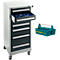 Werkzeugwagen mit Schubladen, eine Schublade geöffnet, daneben eine grüne Werkzeugkiste mit Griff.