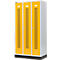 Schäfer Shop Select Vestiaire à bandes perforées, 4 compartiments, sur socle, serrure à cylindre, porte jaune colza