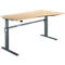 Schreibtisch Standard, elektrisch höhenverstellbar, Freiform, Ansatz rechts, C-Fuß, B 1800 x T 1000/800 x H 725-1185 mm, Ahorn/anthrazit