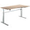 Schreibtisch Standard, elektrisch höhenverstellbar, Freiform, Ansatz rechts, C-Fuß, B 1800 x T 1000/800 x H 725-1185 mm, Eiche/weißalu