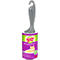 Een grijze pluizenroller met een handvat, met het label "Scotch-Brite Pet Extra Sticky Hair Roller". De verpakking toont een kat.