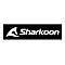 Das weiße Logo der Marke Sharkoon mit stilisierter Haifischflosse vor schwarzem Hintergrund.