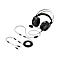 Schwarzes Gaming-Headset mit Mikrofon und Kabeln, Blickwinkel von oben. Auf hellem Hintergrund.