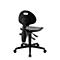 Chaise de travail noire avec roulettes, repose-pieds et dossier réglable sur fond blanc.
