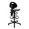 Chaise de laboratoire ou de travail noire avec roulettes, repose-pieds et dossier réglable sur fond blanc.