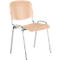 Une chaise en bois clair avec des pieds en métal argenté. L'assise et le dossier sont en bois clair, le dossier est légèrement incurvé.