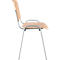 Vue latérale d'une chaise en bois avec des pieds en métal. L'assise et le dossier sont brun clair, le cadre est argenté.