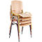 Chaises empilées avec assises et dossiers en bois, cadres métalliques de différentes couleurs.