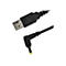 Schwarzes USB-Kabel mit DC-Stecker, isoliert auf weißem Hintergrund.