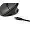 Gros plan sur une souris ergonomique avec connecteur USB-C et câble. La souris est noire, le câble tressé.