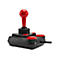 Ein klassischer Joystick für Videospiele. Schwarze Basis mit rotem Joystick, zwei roten Knöpfen und einem roten Knopf.