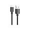 Nahaufnahme der Stecker eines schwarzen USB-Kabel-Sets auf weißem Hintergrund.