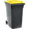 Grijze vuilcontainer met gele deksel, een wiel en handvatten.