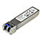 Ein silbernes SFP-Modul, beschriftet mit StarTech.com und technischen Daten, mit blauer Verriegelung.