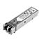 Ein silberner SFP-Transceiver, leicht angewinkelt, mit Etikett StarTech.com und technischen Daten. Made in China.