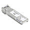 Ein silberfarbenes SFP-Modul mit Aufdrucken von StarTech.com und technischen Daten. Mit CE-Zeichen und Seriennummer.