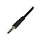 Nahaufnahme eines schwarzen 3,5 mm Klinkensteckers. Stecker aus Metall, Gehäuse schwarz.