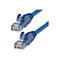 Zwei blaue RJ45-Netzwerkkabel mit Steckern; StarTech.com-Schriftzug.