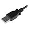 Gros plan d'un câble USB noir posé sur fond blanc.