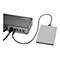 Un hub USB gris avec un disque dur connectÃ©. Des cÃ¢bles relient les deux appareils, le hub possÃ¨de des ports USB.