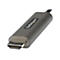 Grauer HDMI-Stecker, StarTech.com Logo. Auf weißem Hintergrund. Nahaufnahme.