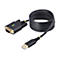 Schwarzes USB-zu-RS232-Kabel. Auf der einen Seite ein USB-Stecker, auf der anderen ein RS232-Anschluss. Kabel ist aufgerollt.