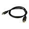Ein schwarzes HDMI-Kabel mit vergoldeten Anschlüssen, das vor weißem Hintergrund fotografiert wurde.