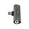 Ein grauer USB-C-auf-3,5-mm-Klinken-Adapter von StarTech.com. An der Seite befinden sich ein Kopfhörersymbol und ein Blitz-Symbol.