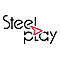 Logo von Steelplay. Der Schriftzug ist schwarz, das „e“ wird durch ein rotes Dreieck mit roter Umrandung ersetzt.