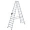 Eine graue, freistehende Leiter vor weißem Hintergrund. Die Leiter hat viele Sprossen und ist an der Oberseite verbunden.