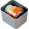 Grijze container met drie tapes in verschillende kleuren. Lichtblauw, beige en oranje.