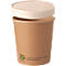 Becher mit Deckel aus Pappe. Auf dem Becher steht "100% FAIR", "biobased - compostable - recyclable".