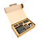 Emballage ouvert avec des outils et des accessoires, dont des vis, des leviers et un outil avec inscription.