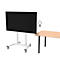 Un écran noir sur un support blanc à roulettes. A côté, une table en bois avec un pied noir. La flèche indique le mouvement de l'écran.