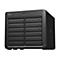 Ein schwarzes Synology DX1222 NAS-Gehäuse mit 12 Einschüben, Status- und Alert-Anzeigen. Das Gerät steht vor weißem Hintergrund.