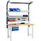 Werkbank met gereedschap en accessoires, verlicht. Blauwe lades en dozen, grijze pegboard.