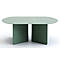 Table à manger ovale minimaliste vert sauge, avec deux pieds incurvés et stables sur un fond blanc.