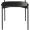 Table d'appoint noire, plateau carré, pieds fins, design minimaliste.