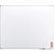 Grand tableau blanc rectangulaire avec un cadre argenté. Un porte-bloc-notes marron se trouve dans le coin inférieur droit.