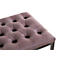 Un tabouret rectangulaire avec capitonnage. Il a un coussin de siège marron rembourré et un cadre en métal noir. Les dimensions sont indiquées.