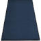 Tapis bleu foncé avec bordure noire sur fond blanc. La surface du tapis est texturée.